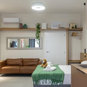 Deluxe Studio
